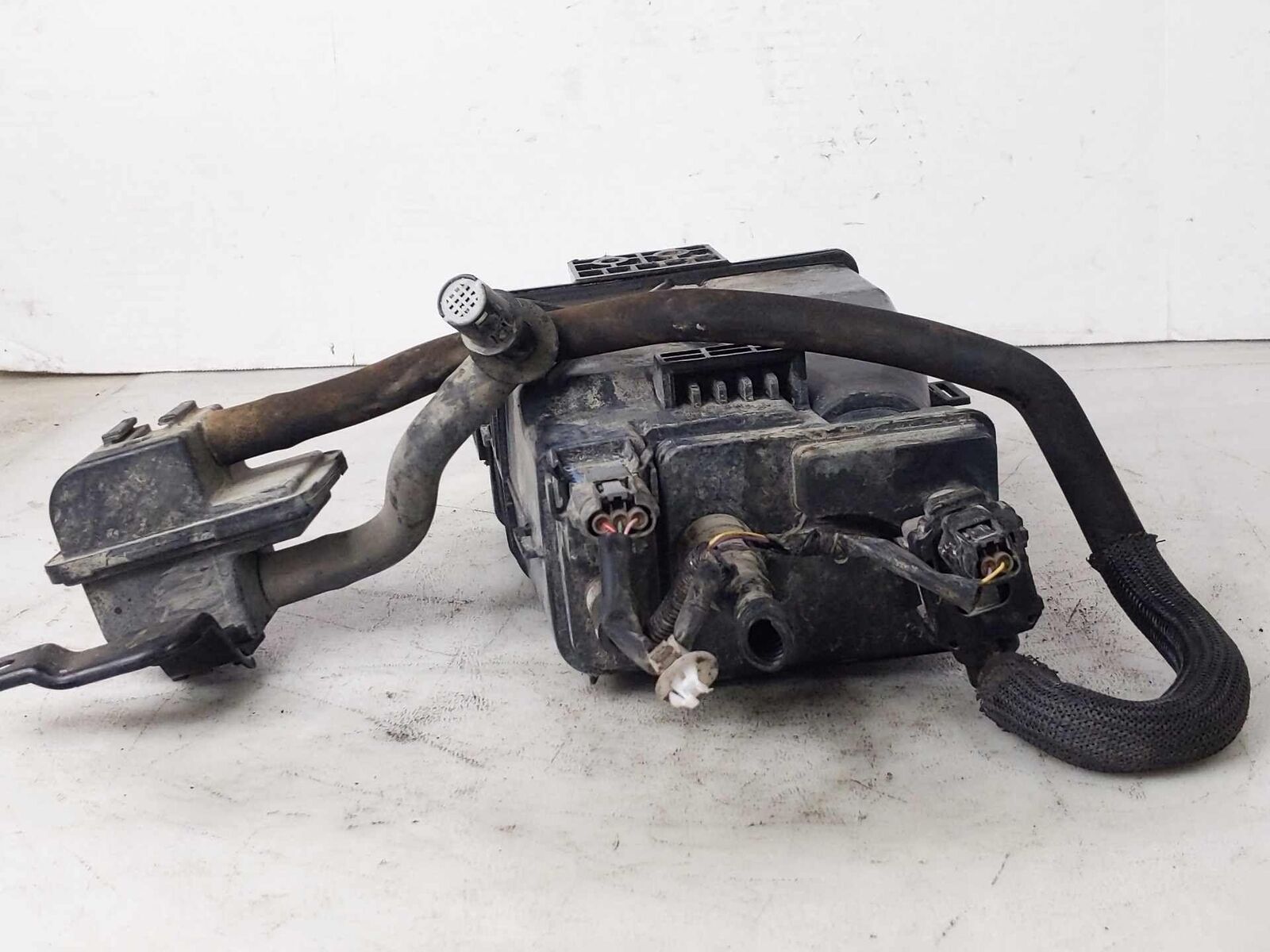 Evaporator Canister Emission EVAP OEM NISSAN ALTIMA 19 20 21 22 Evaporator Canister Emission EVAP OEM NISSAN ALTIMA 19 20 21 22