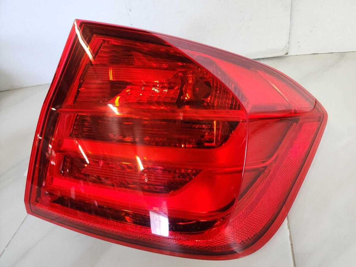 Tail Light Lamp Quarter Panel Mounted RH Right Passenger OEM BMW 320 12 13 14 15