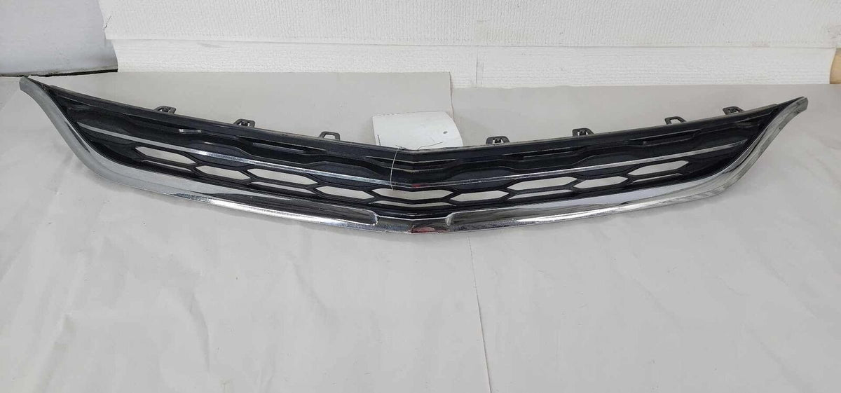 Grille Trim Upper Front Bumper Radiator OEM CHEVY MALIBU 16 2017 18