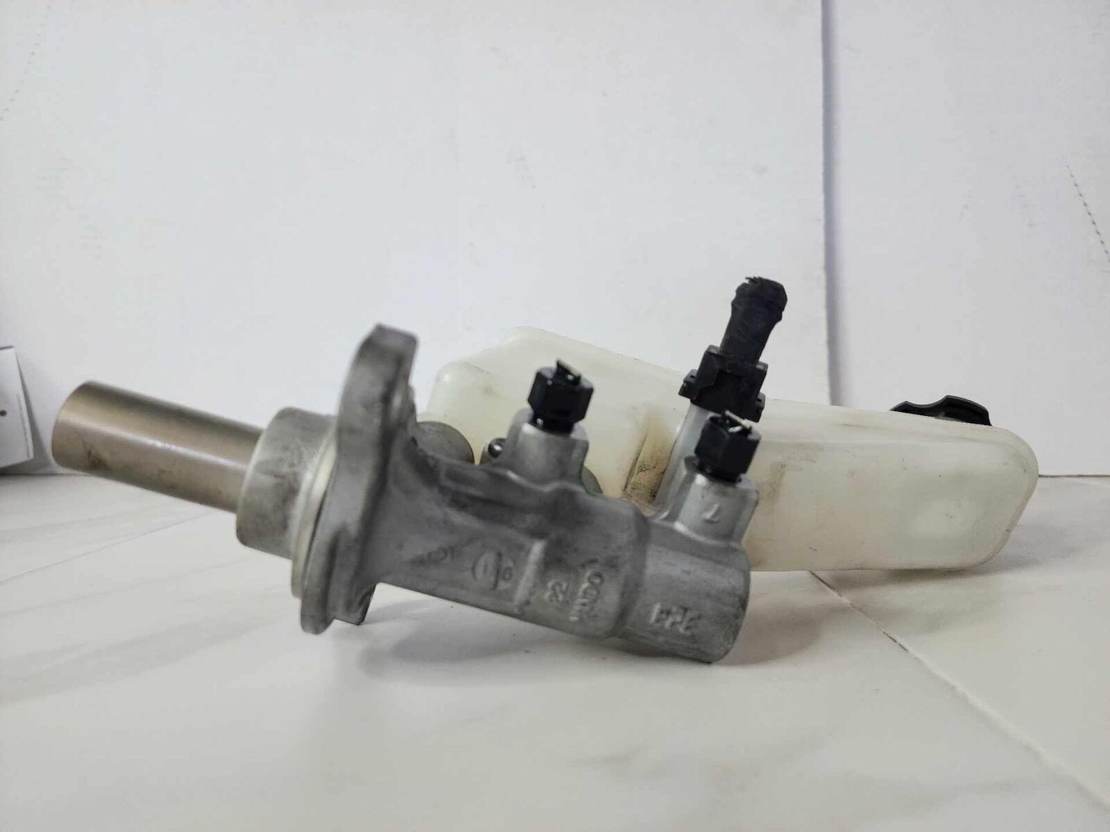 Brake Master Cylinder w Reservoir Tank OEM HYUNDAI ELANTRA Sedan 2.0L 17 18 19