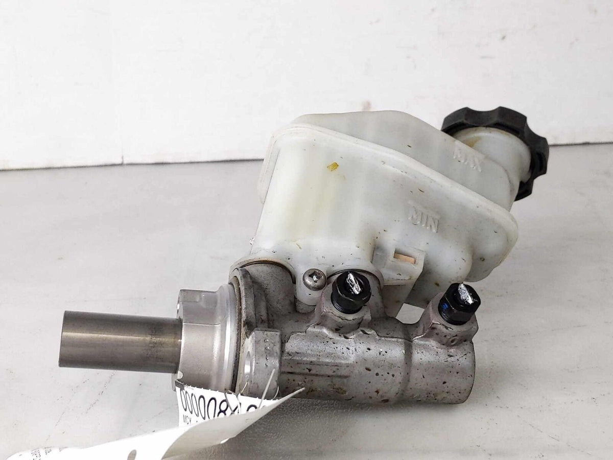 Brake Master Cylinder with Reservoir Tank OEM HYUNDAI SONATA 2.0L 11 12 13 14