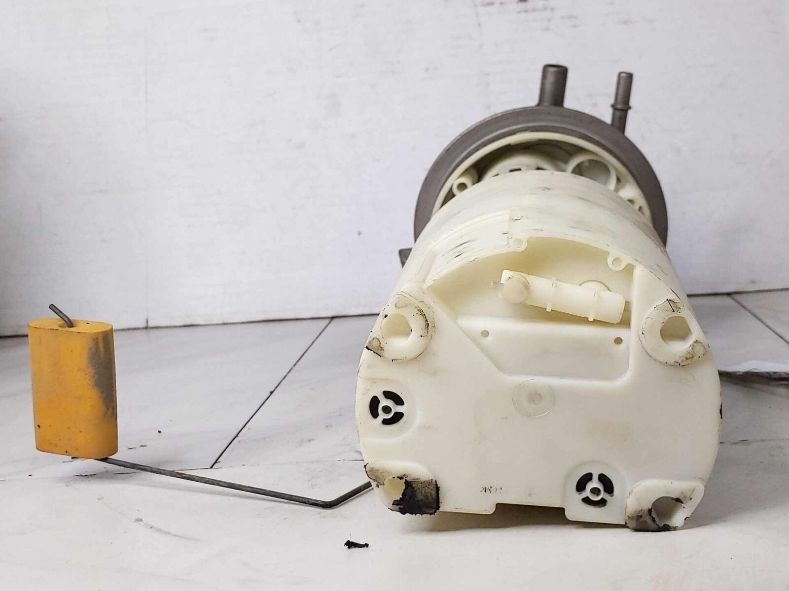 Fuel Pump Assembly Used OEM GMC SIERRA 1500 4.3L 04 05 06 07