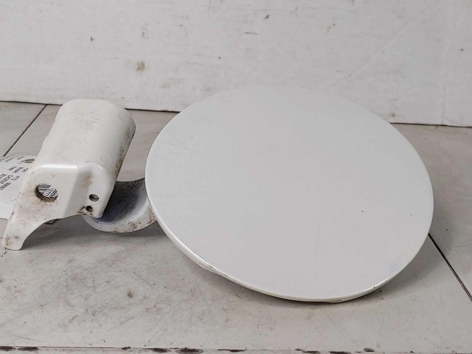 Fuel Gas Tank Filler Door Lid Cover White OEM KIA CADENZA 14 15 16