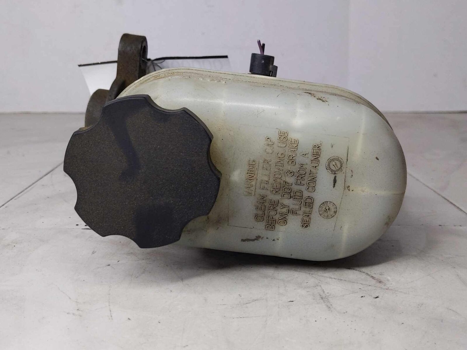 Brake Master Cylinder Reservoir OEM CHEVY S10 S15 GMC SONOMA 4.3L 00 01 02 03 04