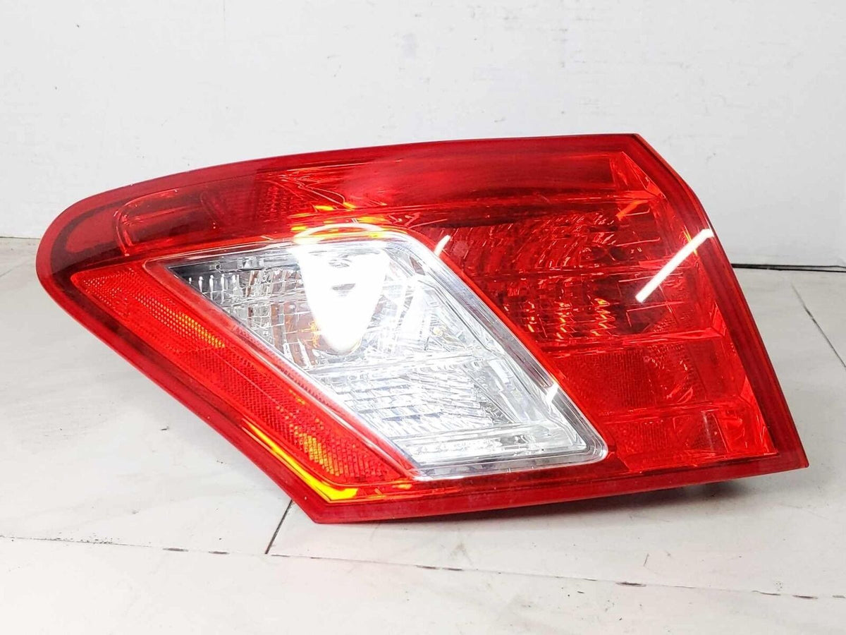 Tail Light Lamp Outer Quarter Panel Mounted Left Driver OEM LEXUS ES350 07 08 09