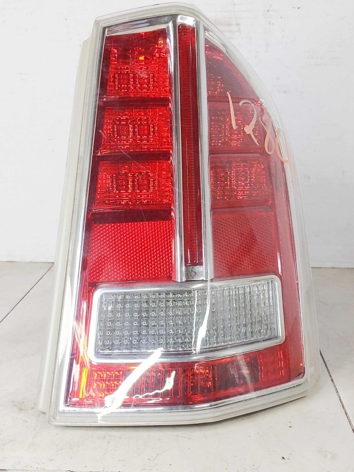 Tail Light Lamp RH Right Passenger Assembly OEM CHRYSLER 300 Limited 11 12