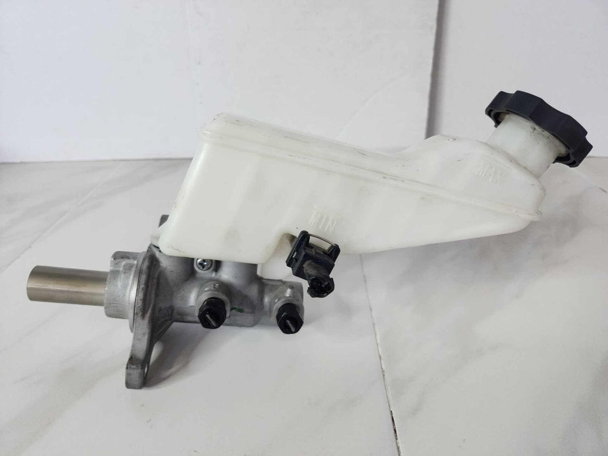 Brake Master Cylinder w Reservoir Tank OEM HYUNDAI ELANTRA Sedan 2.0L 17 18 19