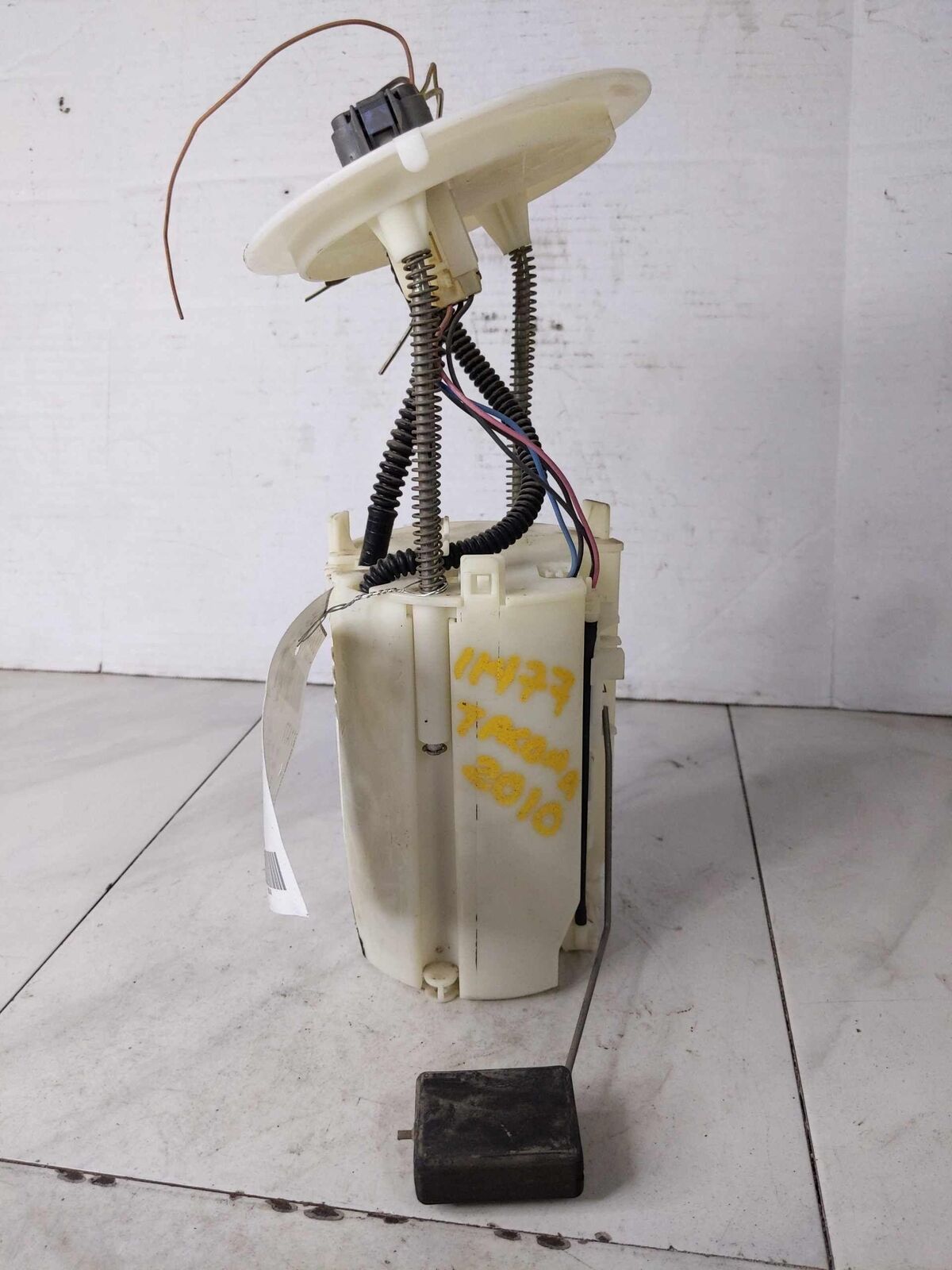 Fuel Pump Assembly Used OEM TOYOTA TACOMA 2.7L 05 06 07 08 09 10 11 12 13 14 15